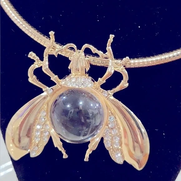 NWT ⚜️🤍⚜️ Natasha Gorgeous Bee Pendant Statement Necklace - Picture 8 of 12